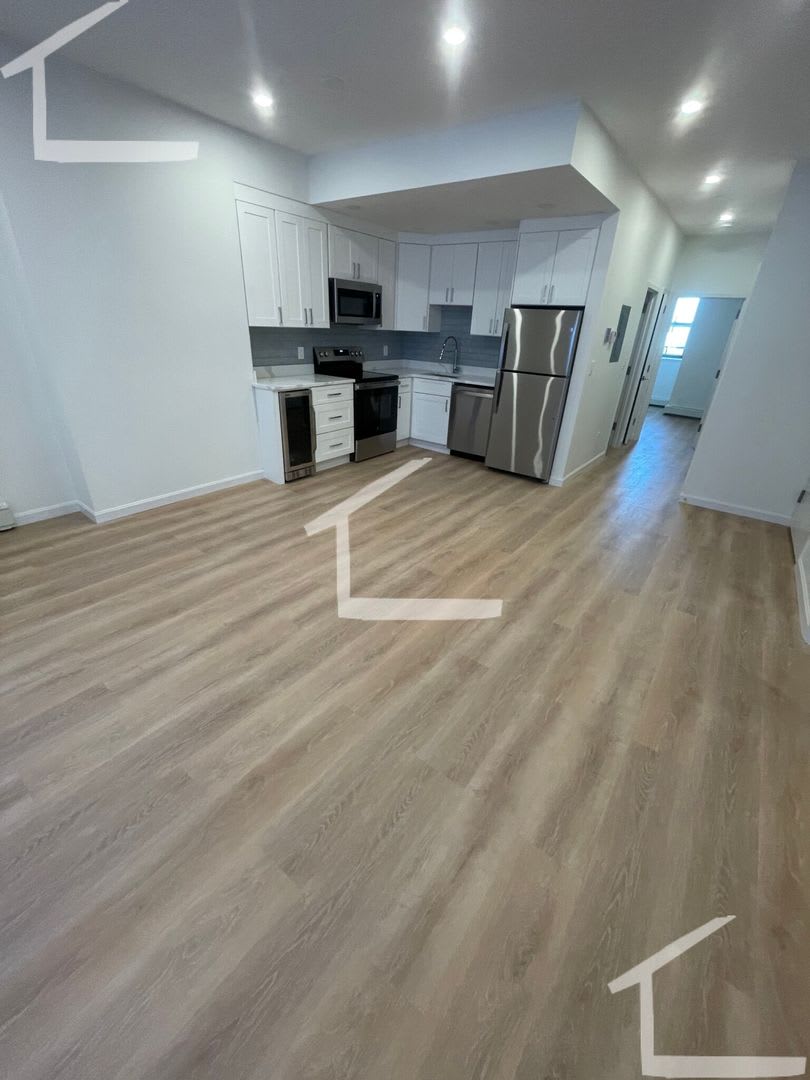 Newly renovated 3 bed unit in a prime location in the South End! – photo 1
