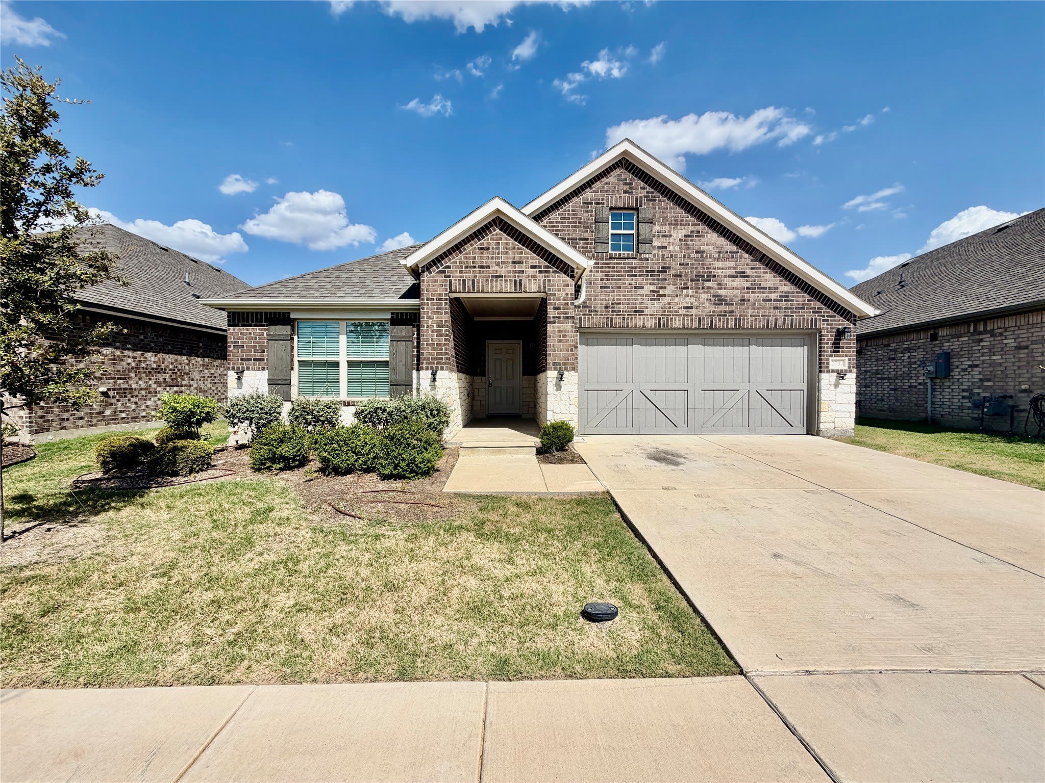 2704 Rambling Road – photo 1