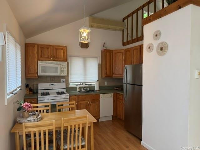 126 Lynn Avenue – photo 1 of 4