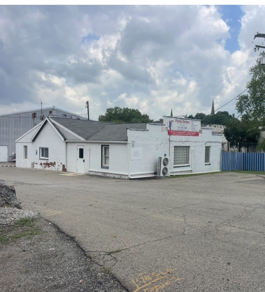 210 S Monroe Street – photo 1 of 13