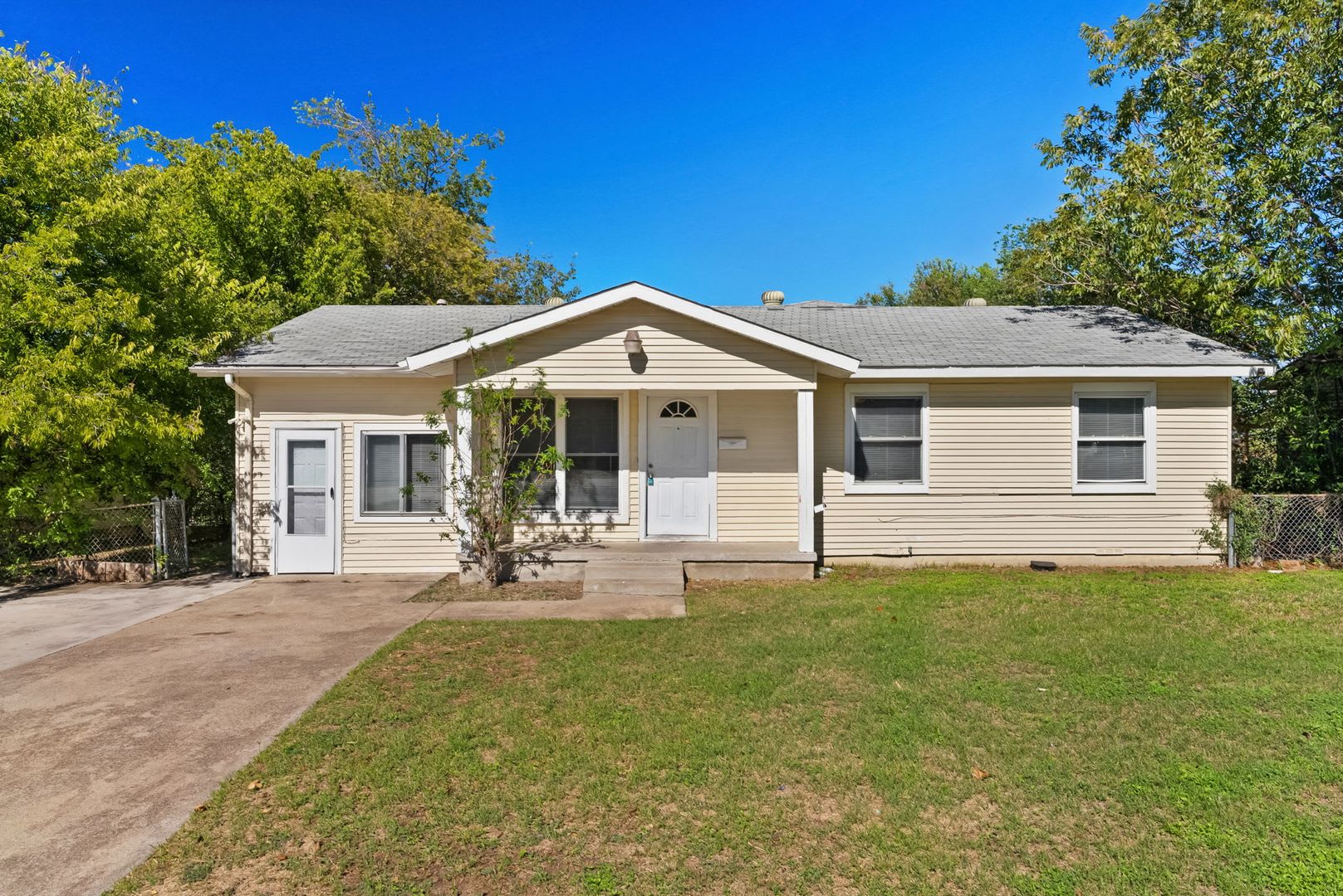 2709 Hillside Dr – photo 1