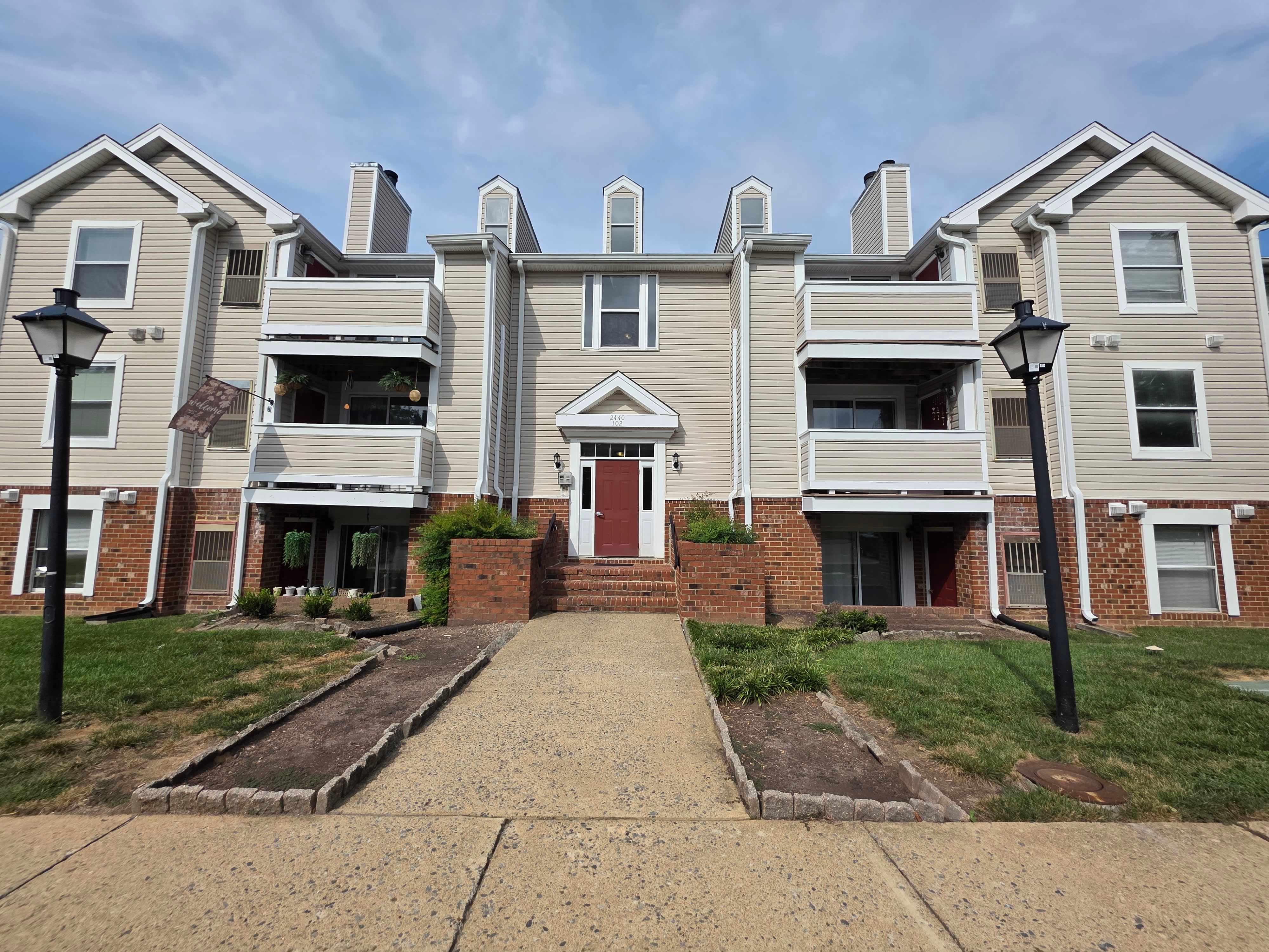 2440 Stembridge Ct Apt J – photo 1 of 11
