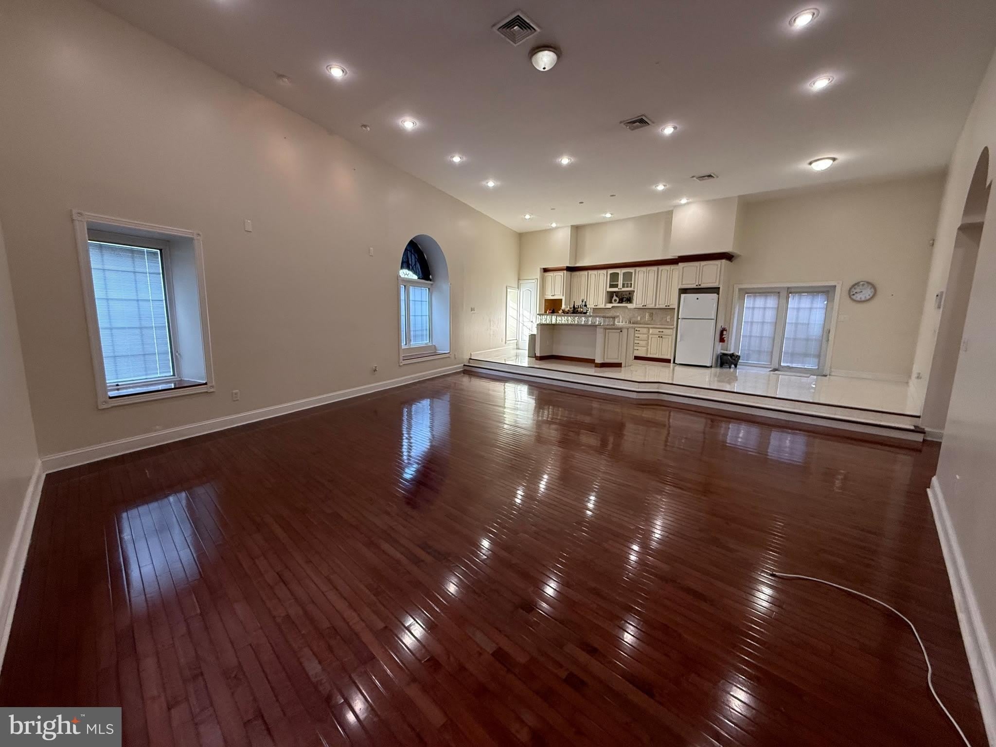 4 N Pearl Street – photo 1 of 25