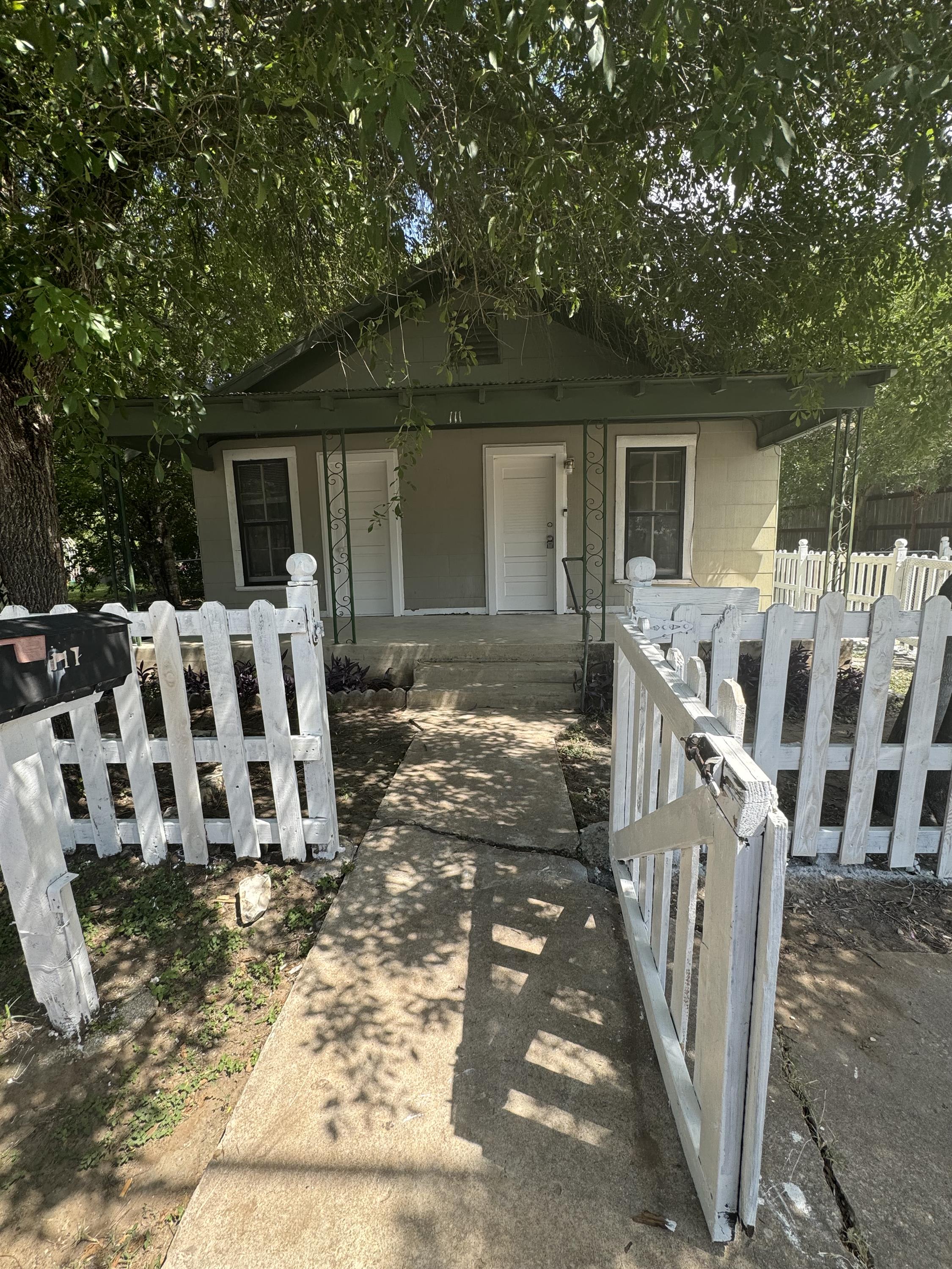 111 White Oak Street – photo 1