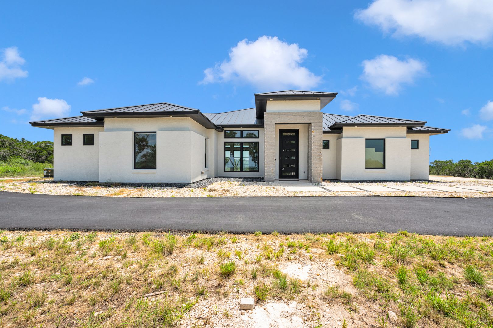 Modern Hill Country Elegance on 2 Acres- Custom 2023 Single-Family Home in Mico, TX! – photo 1