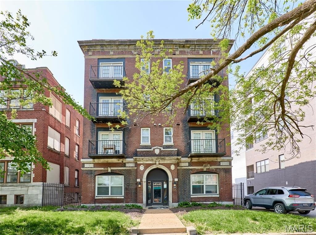 5500 Pershing Avenue – photo 1 of 36