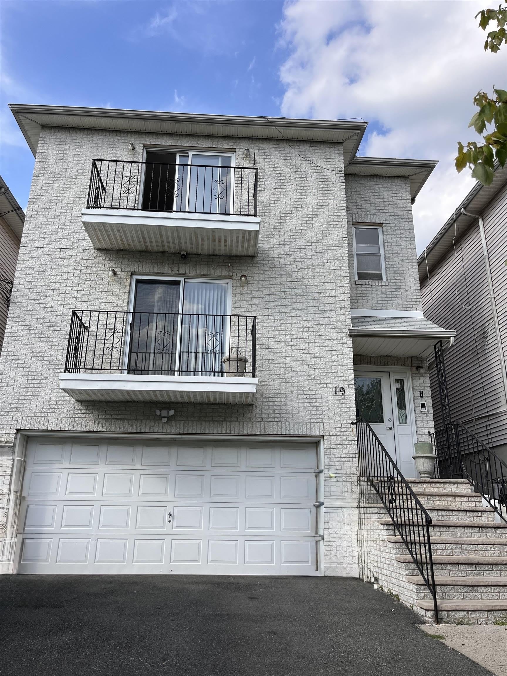 19 HALLECK ST – photo 1