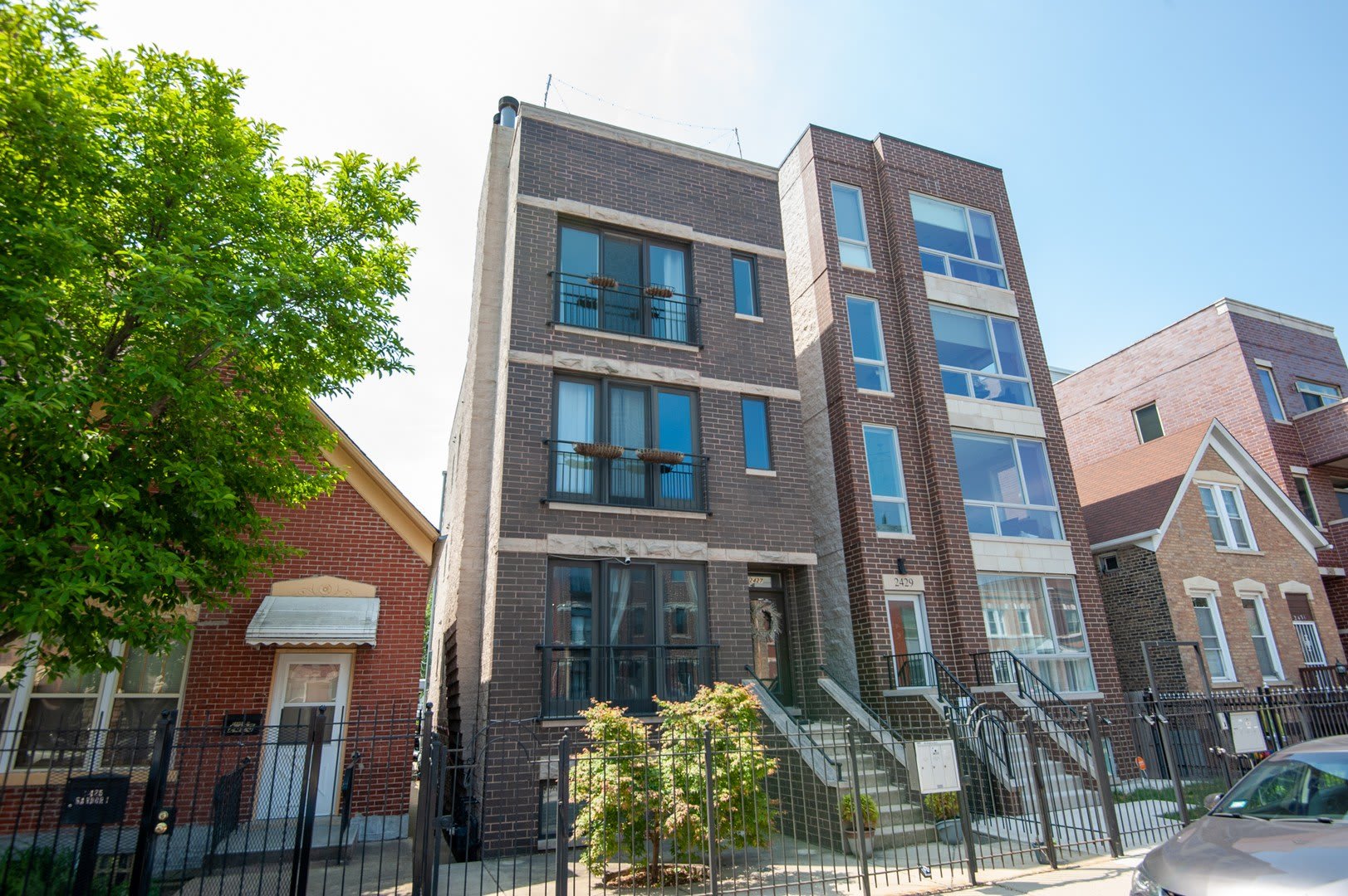 2427 W Augusta Boulevard – photo 1