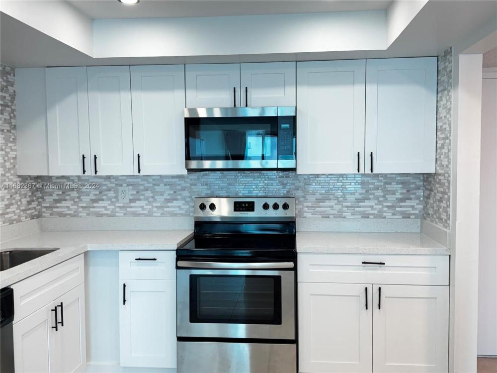 18071 Biscayne Blvd – photo 1