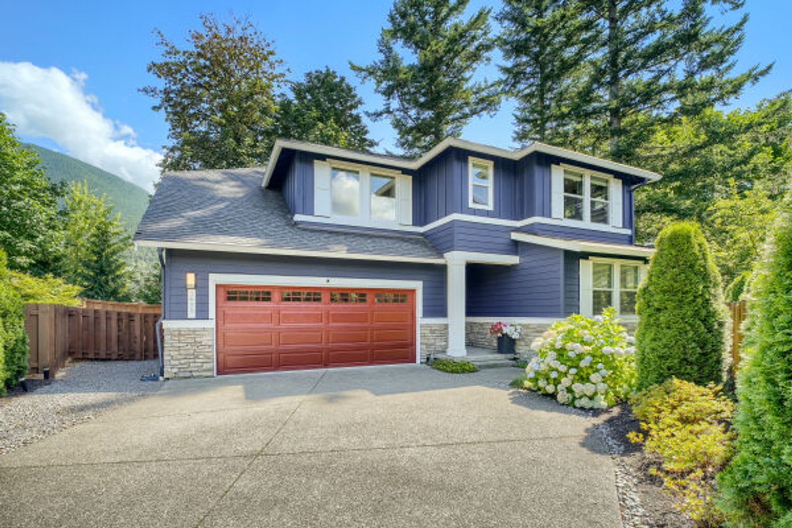 4Bd/2.75Ba North Bend Home – photo 1 of 19