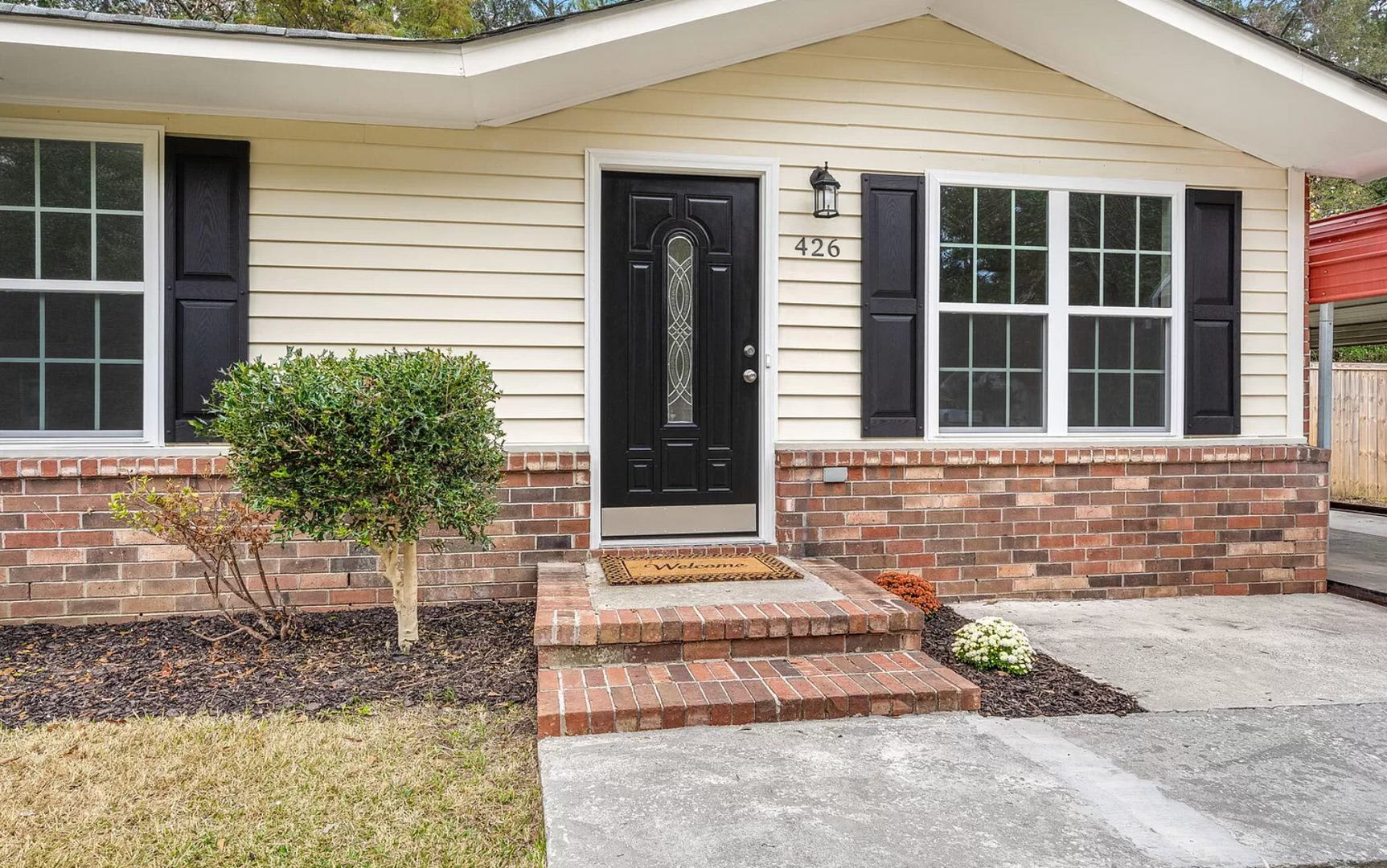 Beautiful Summerville Rent Ready, Fully Renovated Home – photo 1 of 21