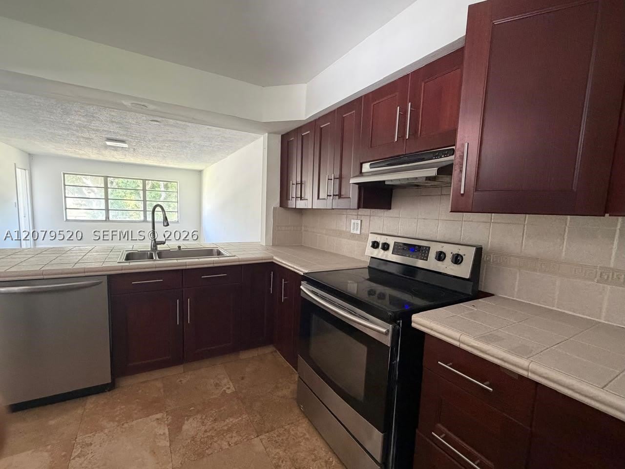 1400 NE 191st St – photo 1 of 14