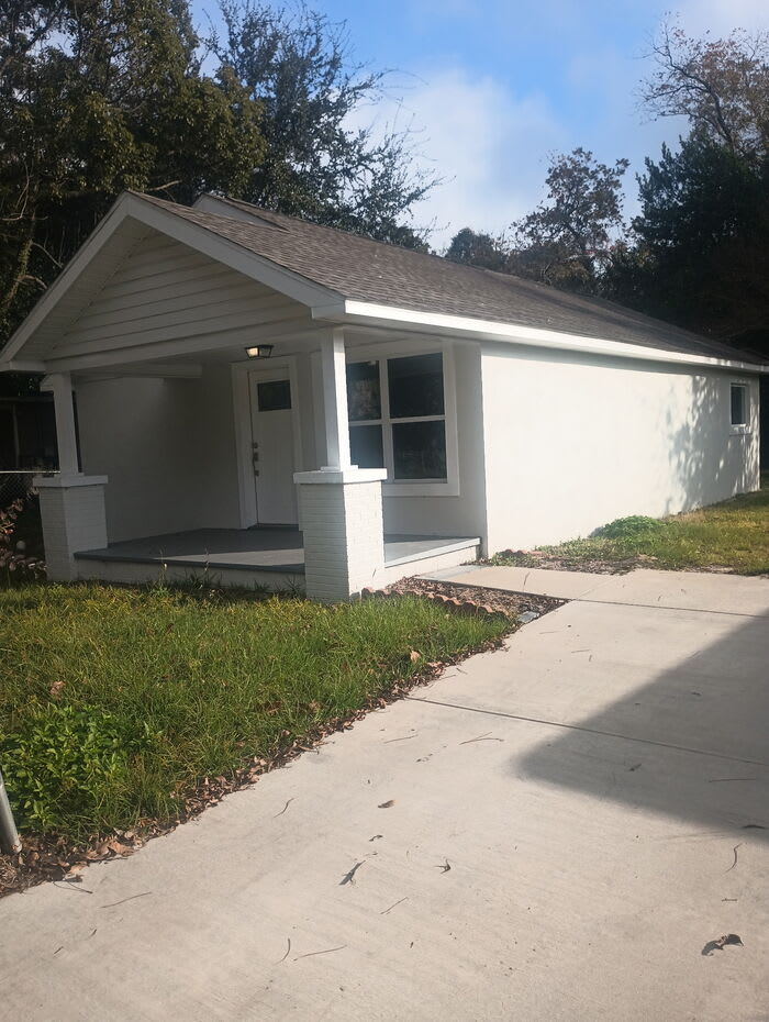 2908 North Roosevelt Street – photo 1 of 7