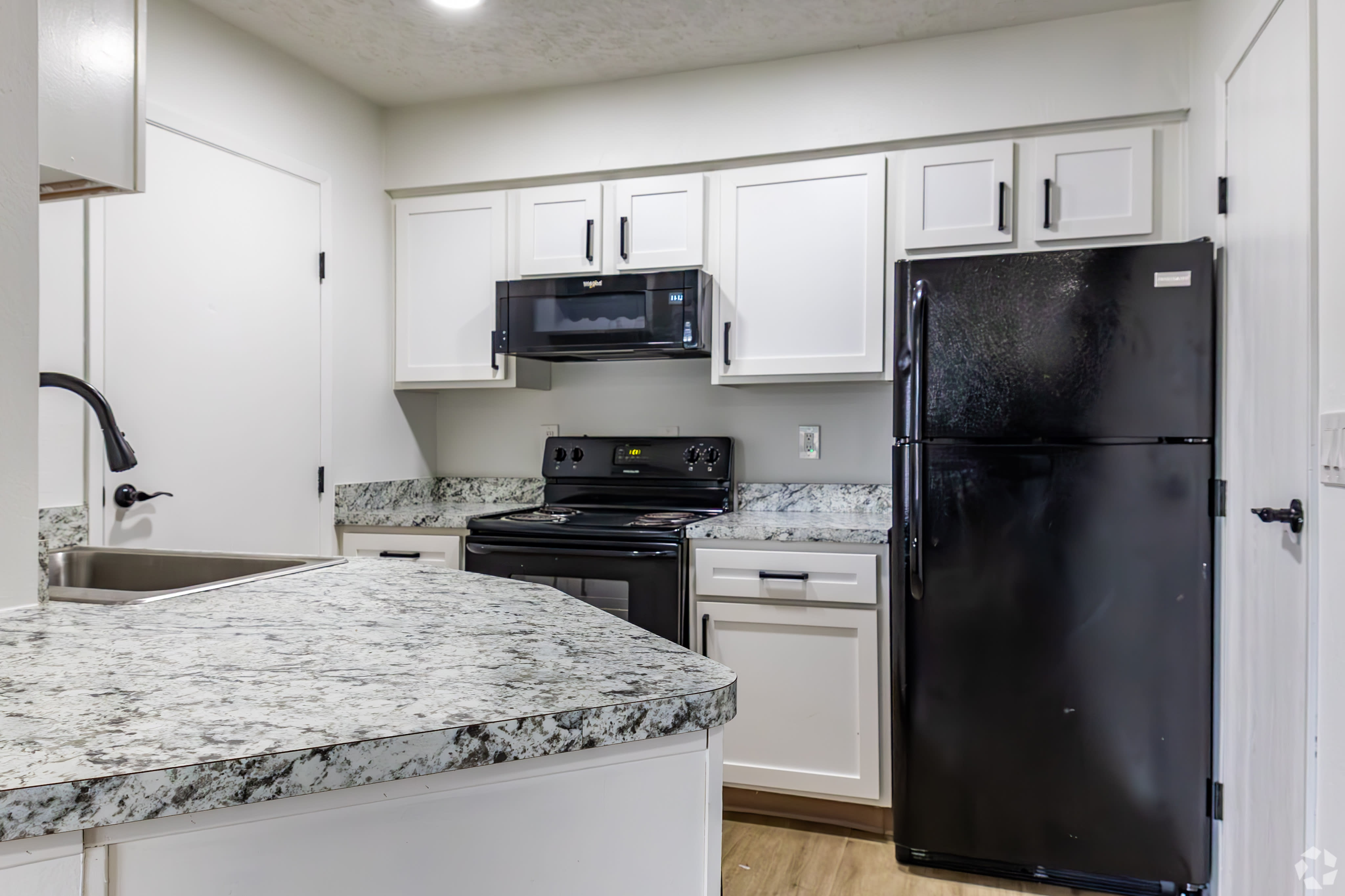 Hickory Creek Apartment Homes – photo 1
