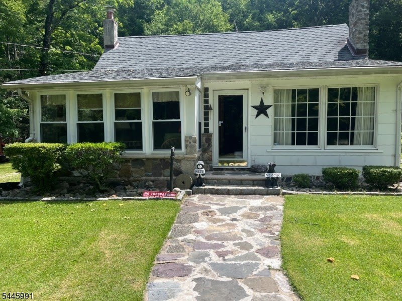 860 Burnt Meadow Rd – photo 1 of 19