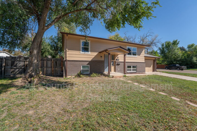 1542 Lamplighter Dr – photo 1 of 350