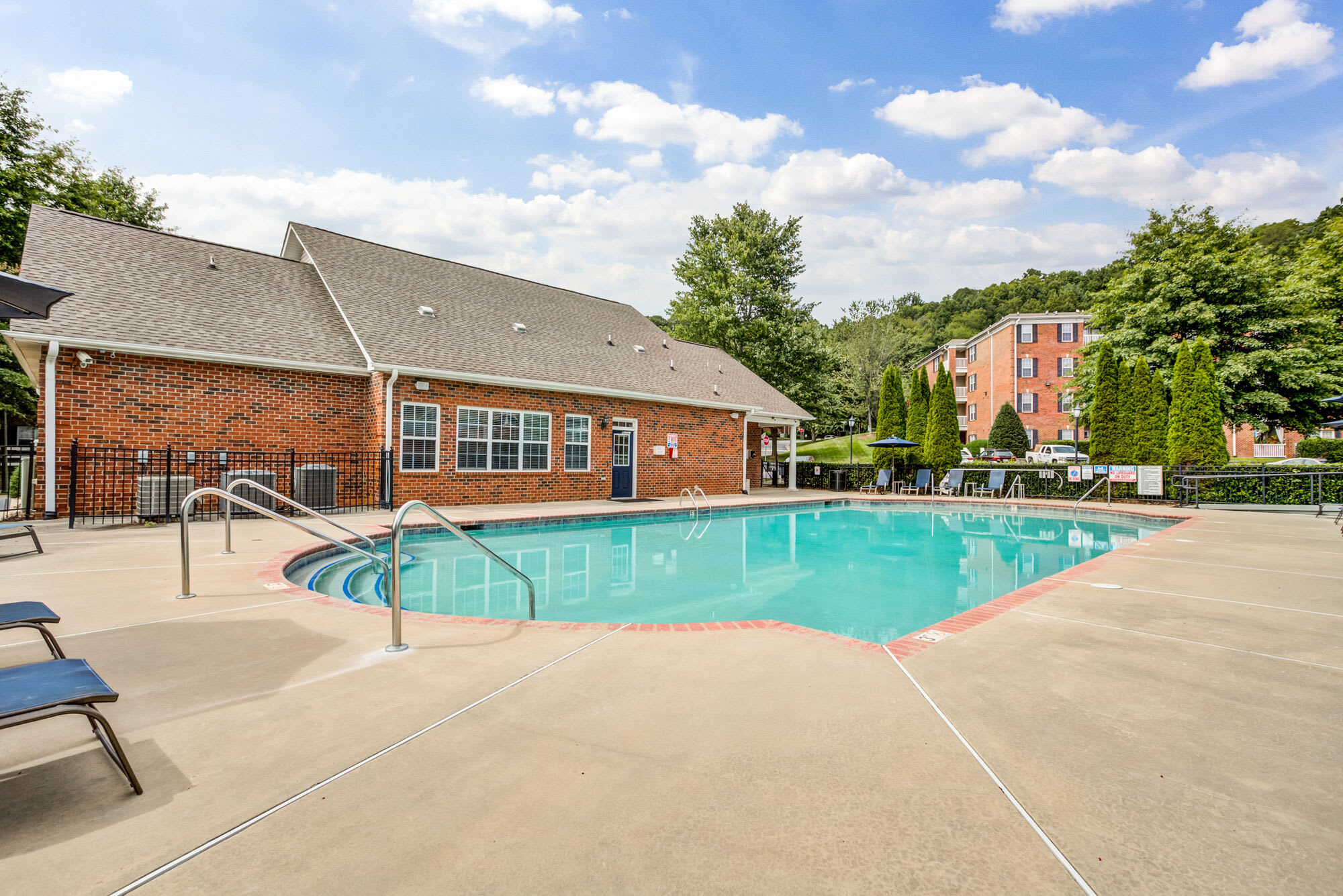 11 Clarence Court – photo 1 of 284