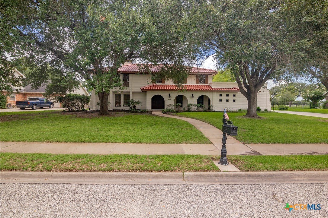 213 Tracy Lane – photo 1