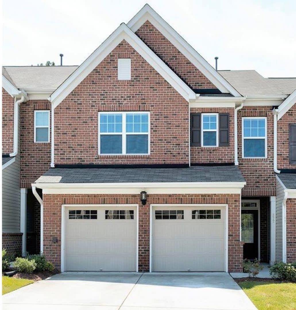 3 Bedroom 2 5 Bathroom Townhome Home W Open Floorplan And A 2 Car Garage In The Heart Of Morrisville – photo 1 of 259