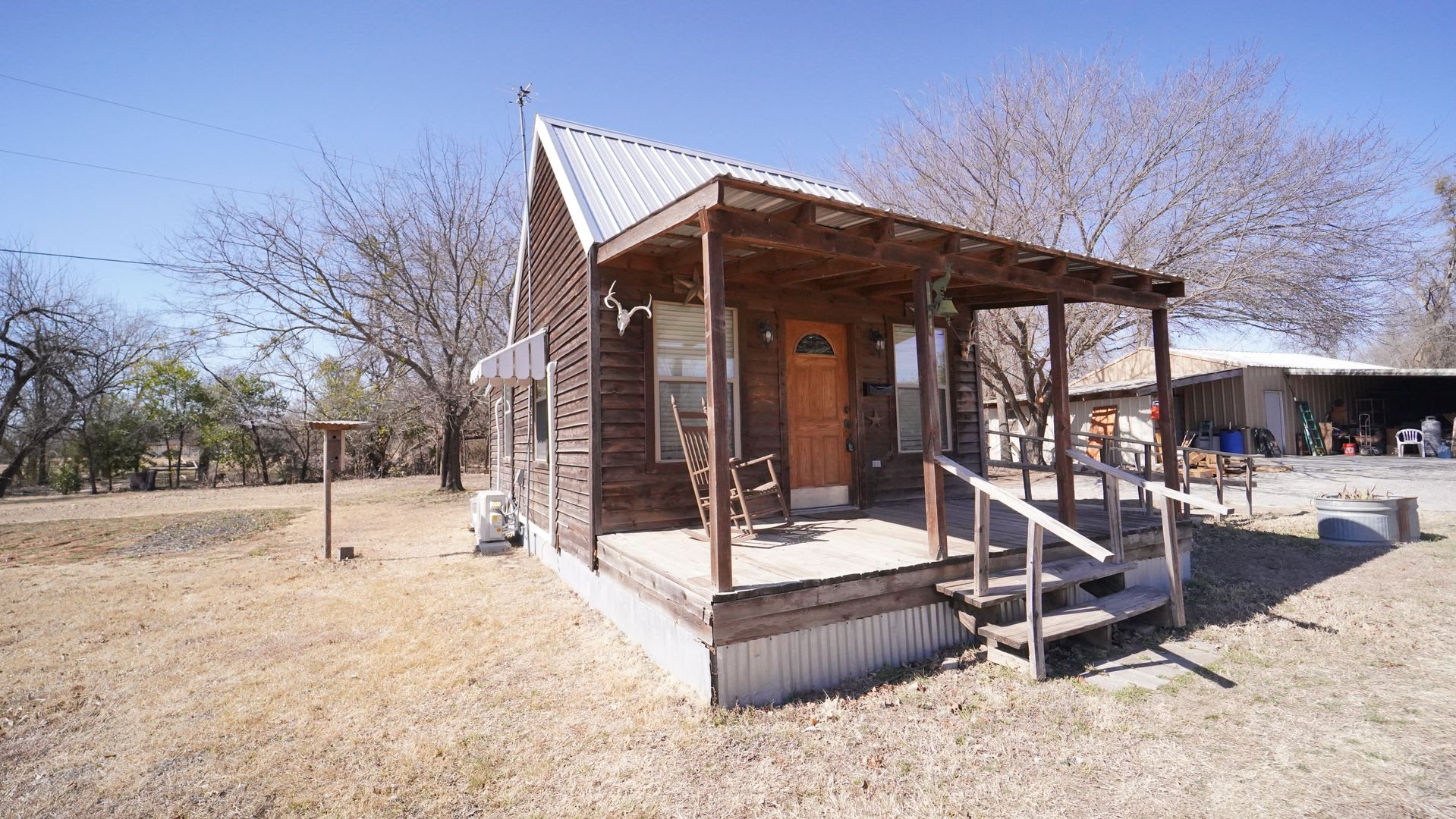 ALL UTILITIES &amp; LAWN CARE INCLUDED! – photo 1 of 14