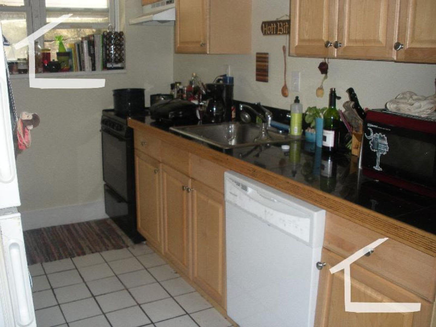 Large 2 bedroom unit near the Green Line. – photo 1