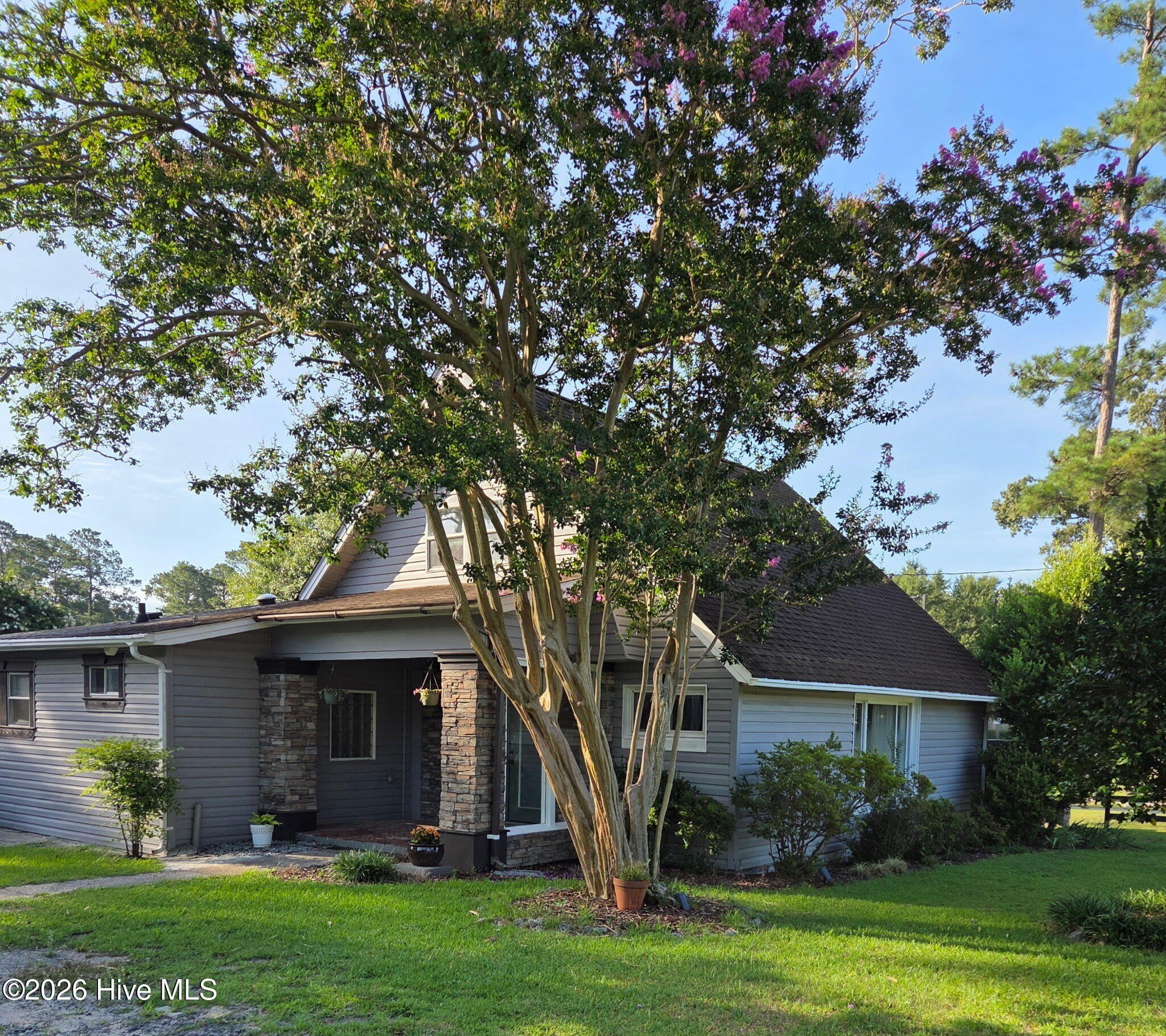 612 River Road – photo 1 of 20