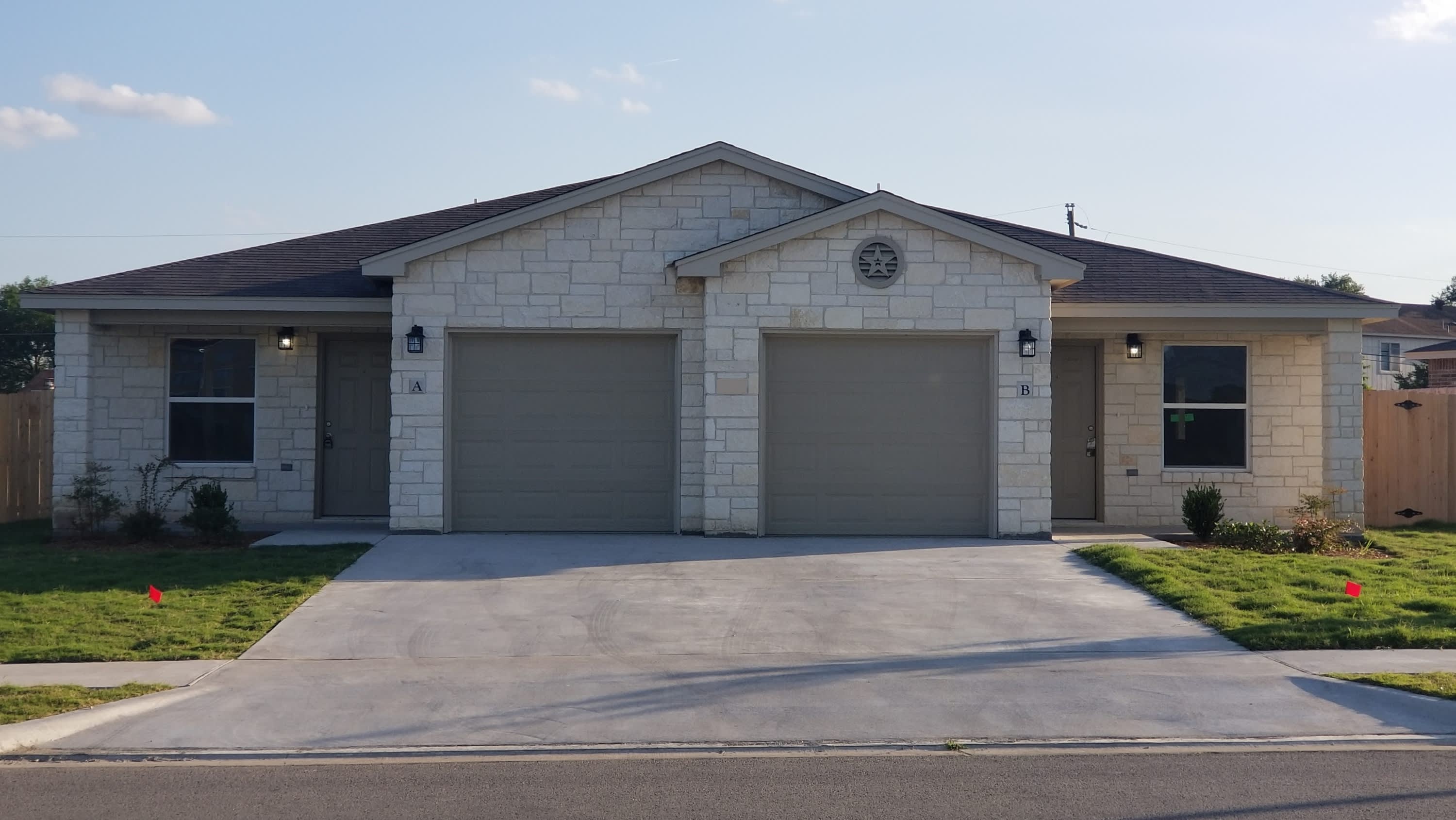 202 Lowes Boulevard – photo 1