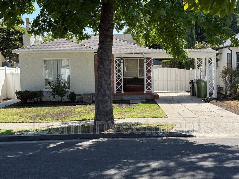 2523 S Bentley Ave – photo 1