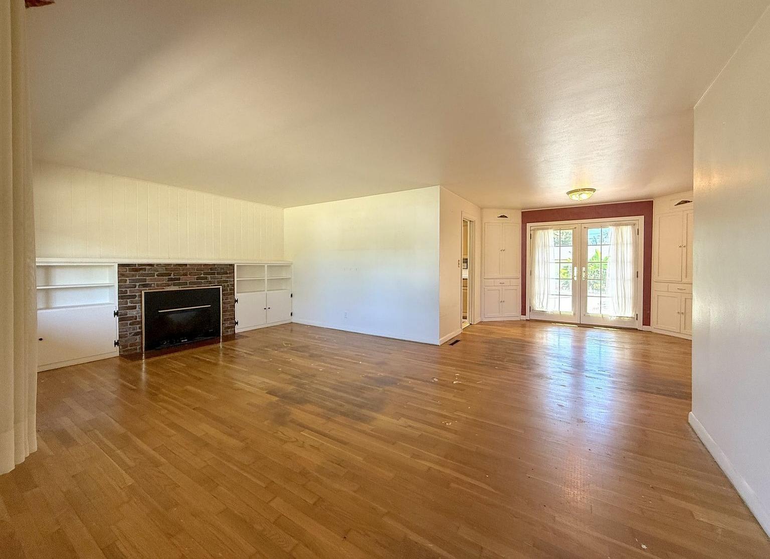 2172 ROLAND WAY – photo 1