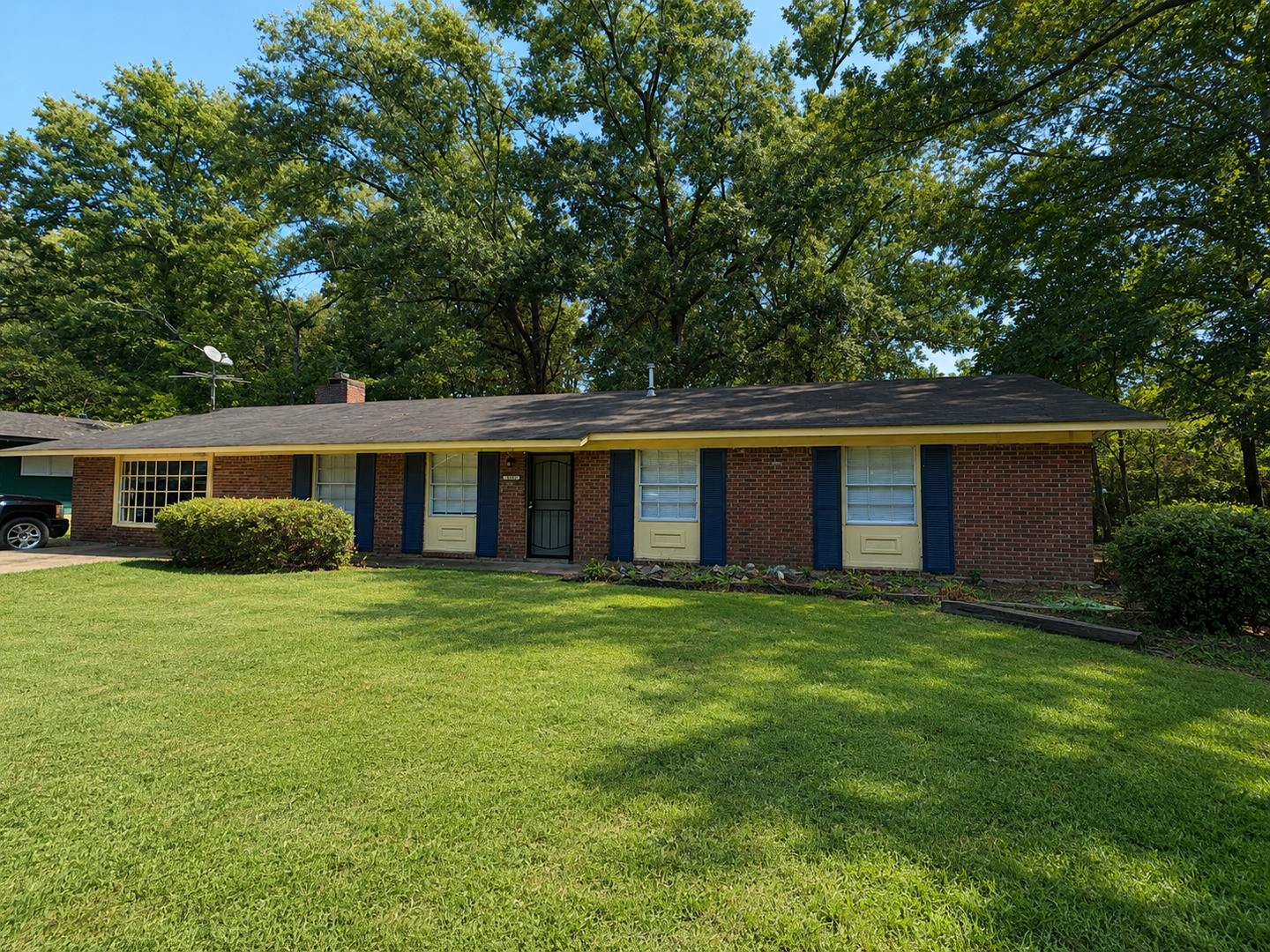 Move In Ready 4Br 2Ba Home In South Jackson Spacious Living Convenient Location – photo 1