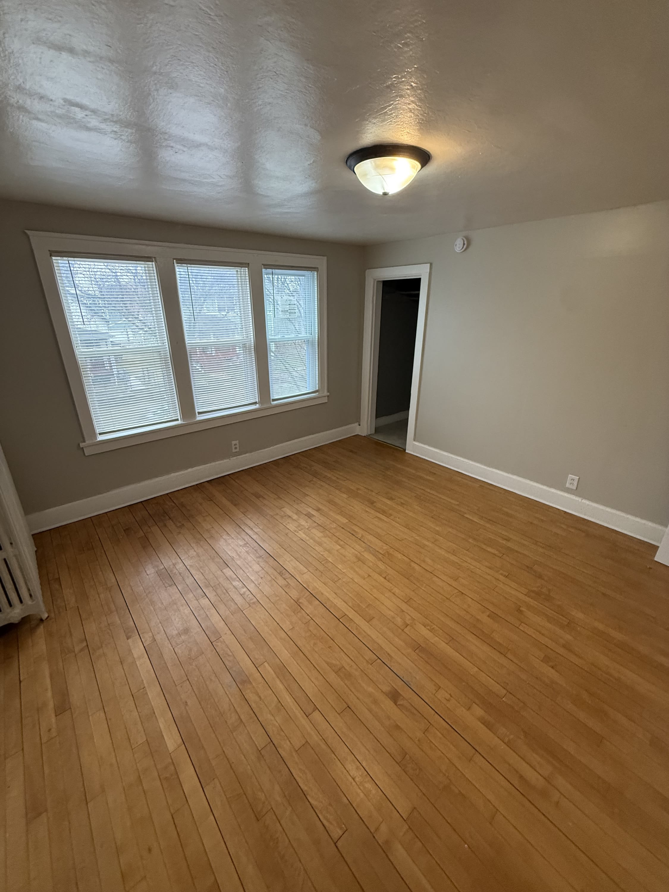 546 Edmund Ave. W, 2 – photo 1