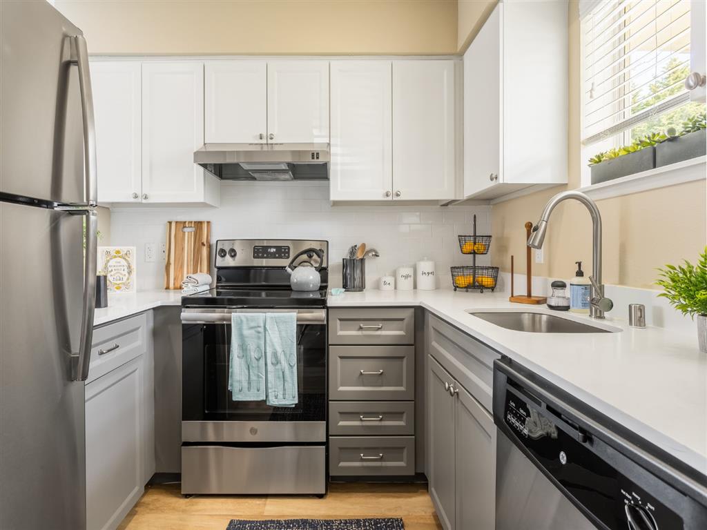 Lighthouse Apartments – photo 1