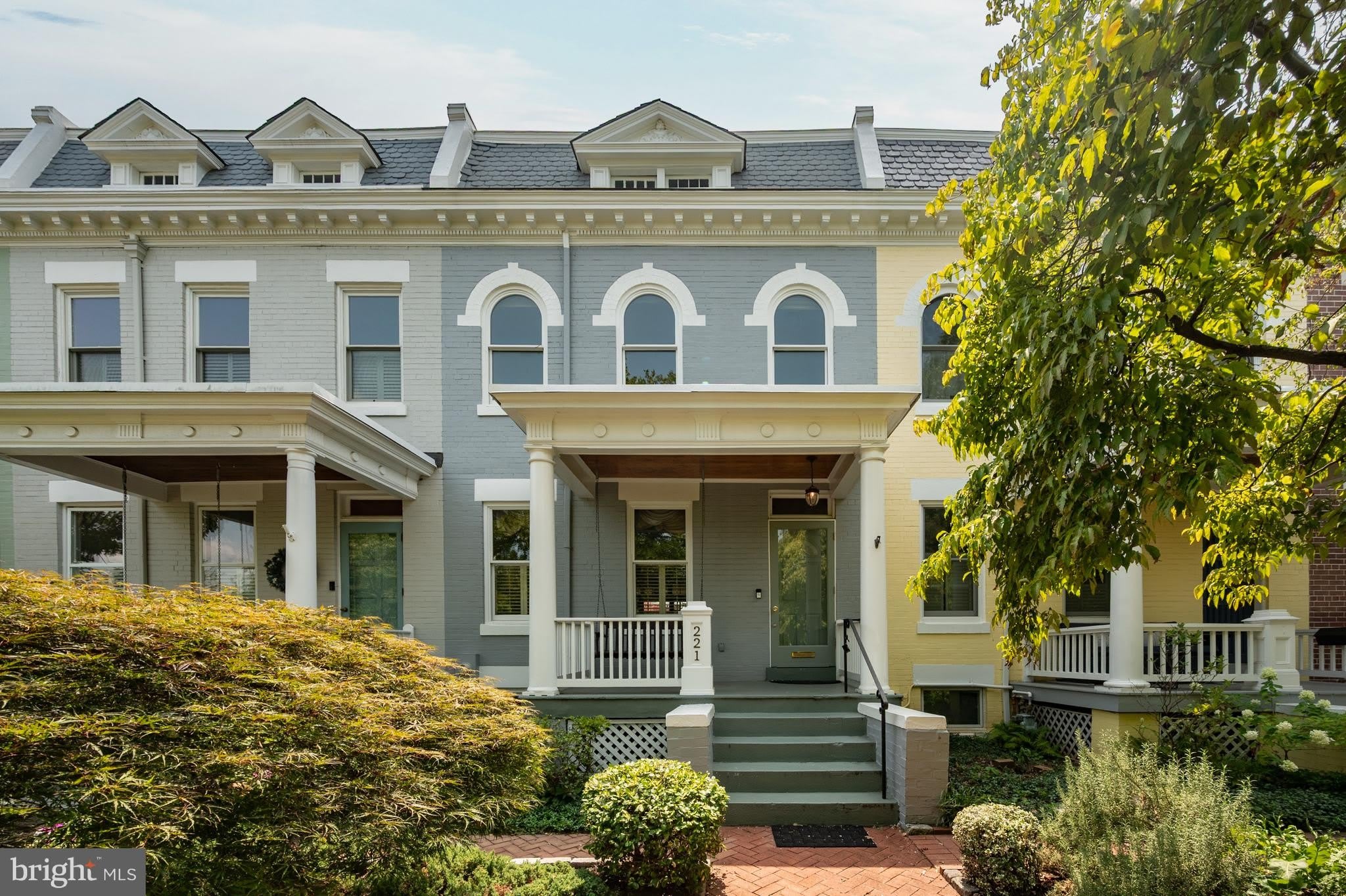 221 E Street SE – photo 1