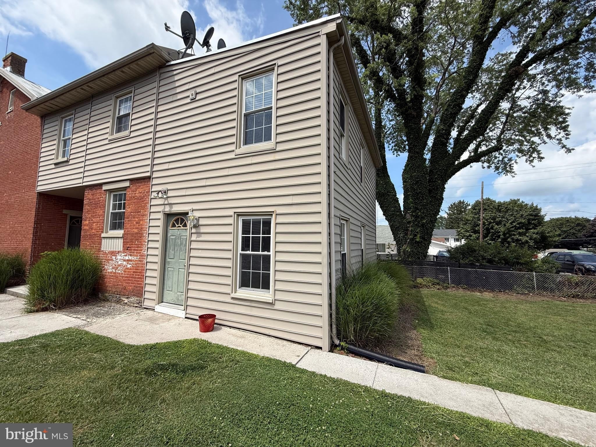 223 N QUEEN Street – photo 1 of 18