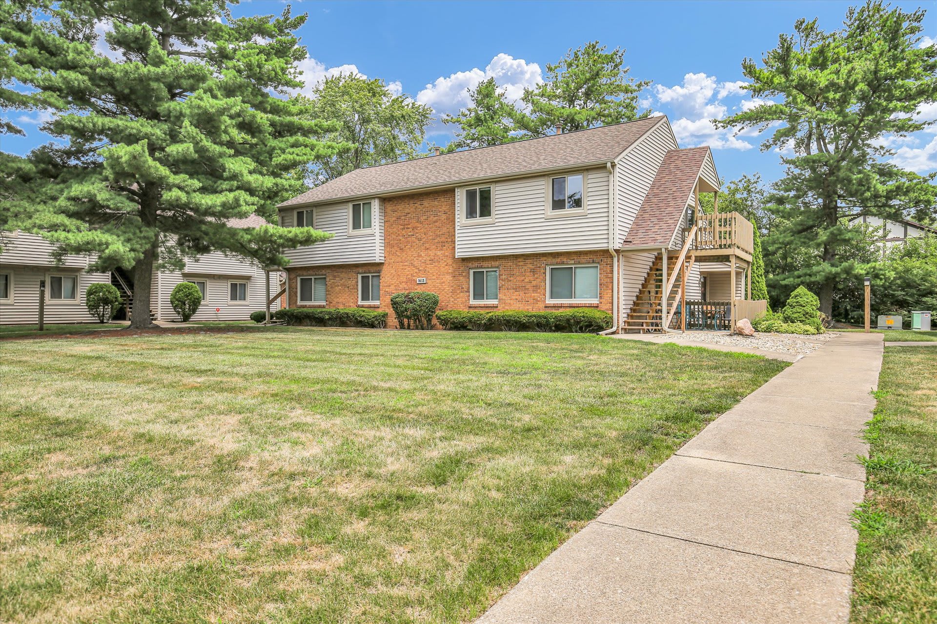 1613 Lyndhurst West F – photo 1 of 21