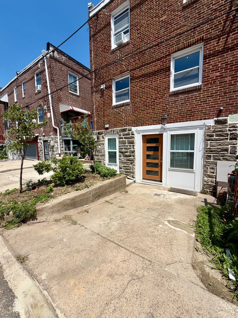 Charming 3-Bedroom Home in Drexel Hill! Available NOW! – photo 1