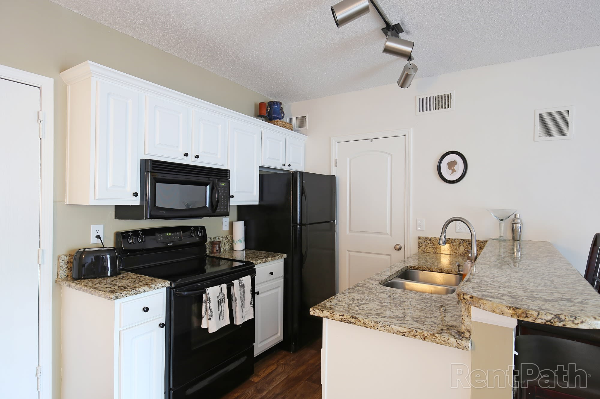 Pinegate Apartments – photo 1 of 23