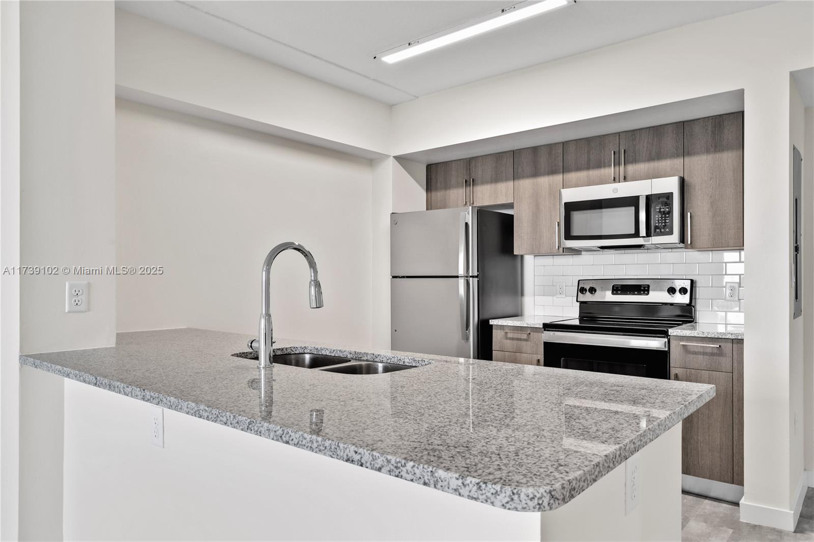 400 Nw 112th Ave – photo 1 of 12