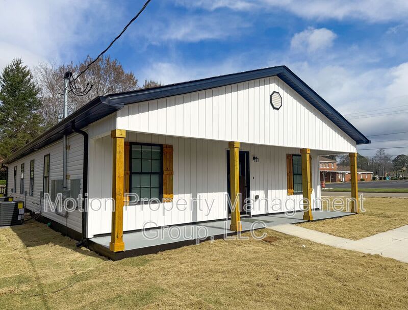 200 Elm Street A1 – photo 1 of 4