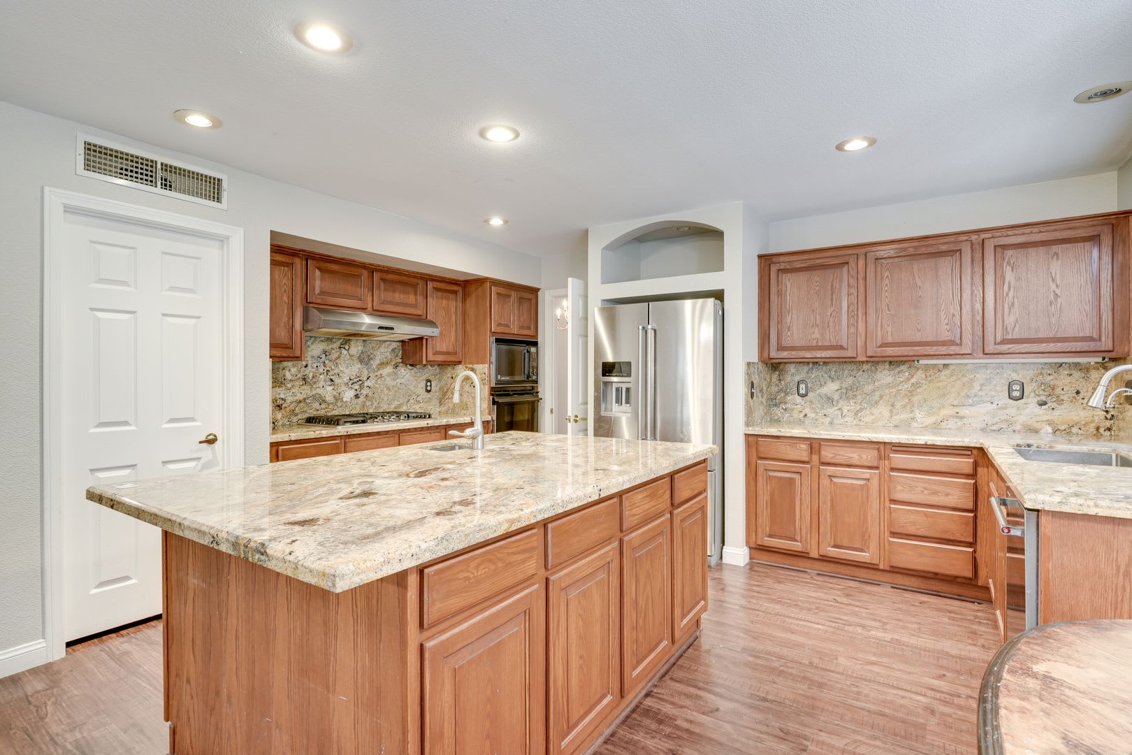 Luxury Meets Comfort in This Beautiful 4-Bedroom Retreat – photo 1
