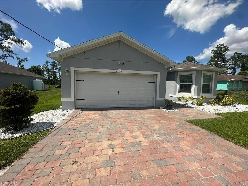 4115 14th Ave NE – photo 1