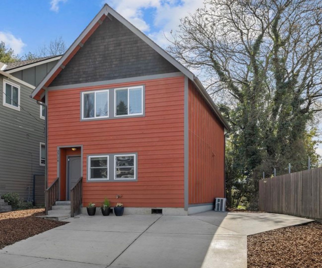 Beautiful 3 Bedroom Milwaukie Home Wood Floors Tons Of Character – photo 1 of 252
