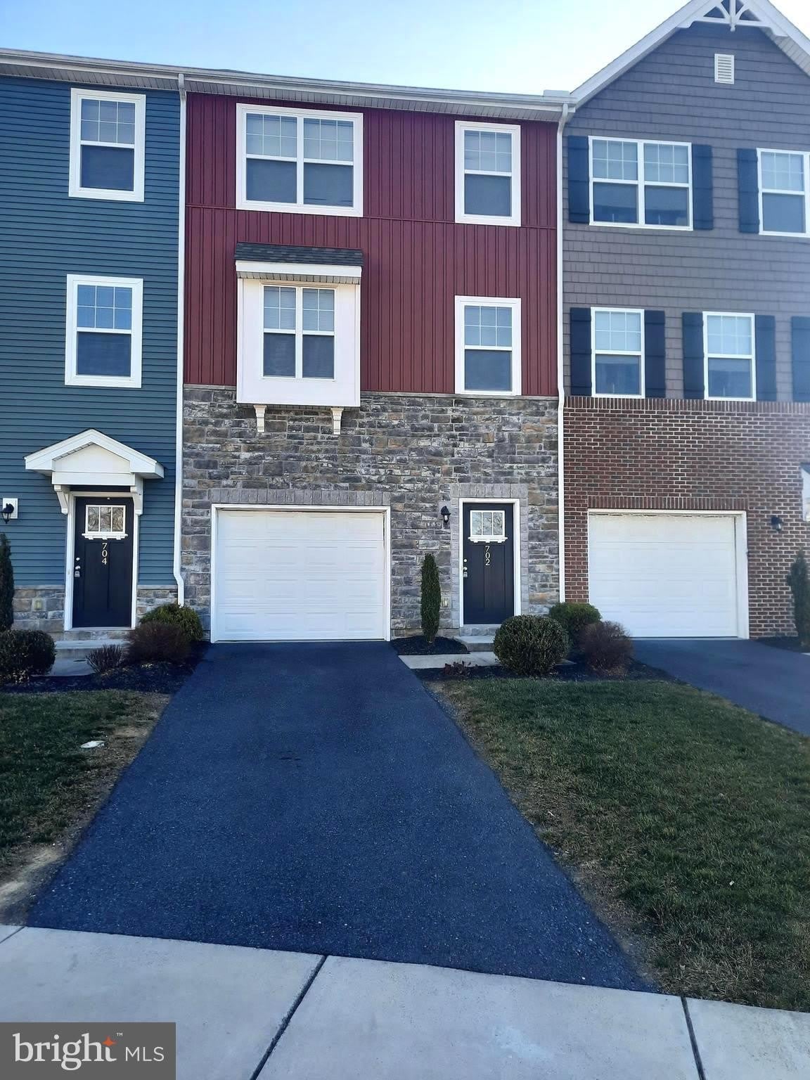 702 ADMIRALS QUAY Drive – photo 1