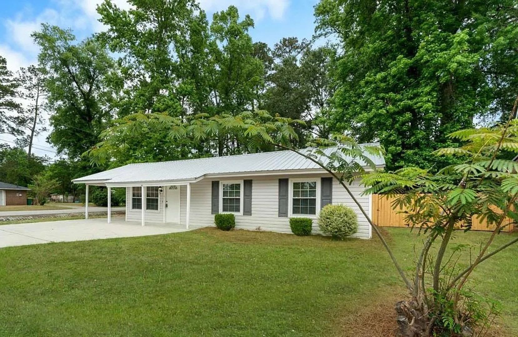 3 Bedroom / 2 Bathroom Home for Rent in Old Pooler – photo 1