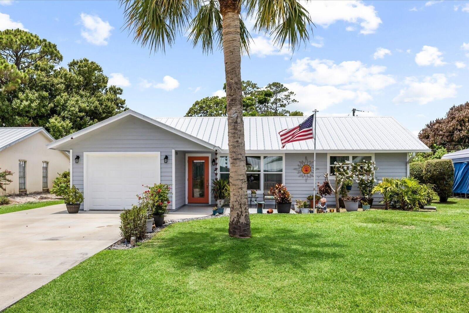 215 19th Avenue – photo 1