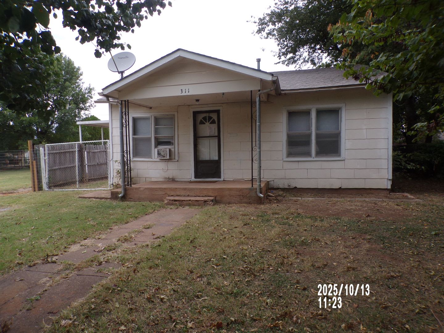 Very nice two-bedroom home located in the Walters area! One Dog under 20 lbs with owner approval! – photo 1 of 27