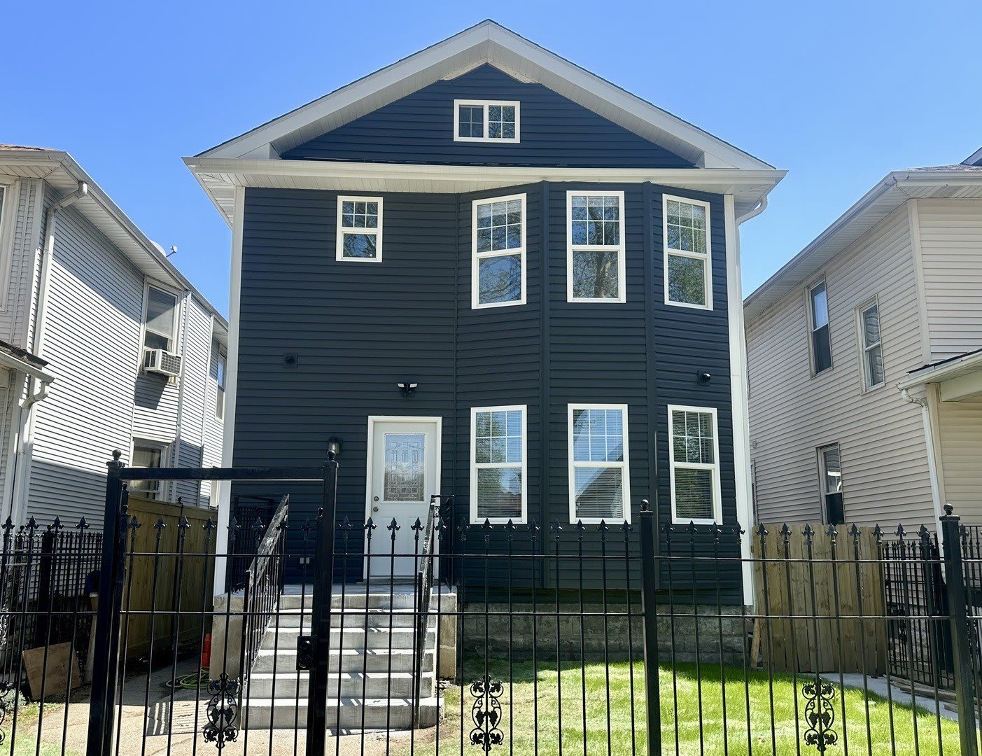 2233 N Lawler Avenue – photo 1
