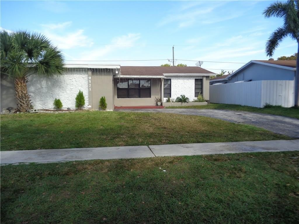 9571 Sunset Strip – photo 1 of 16