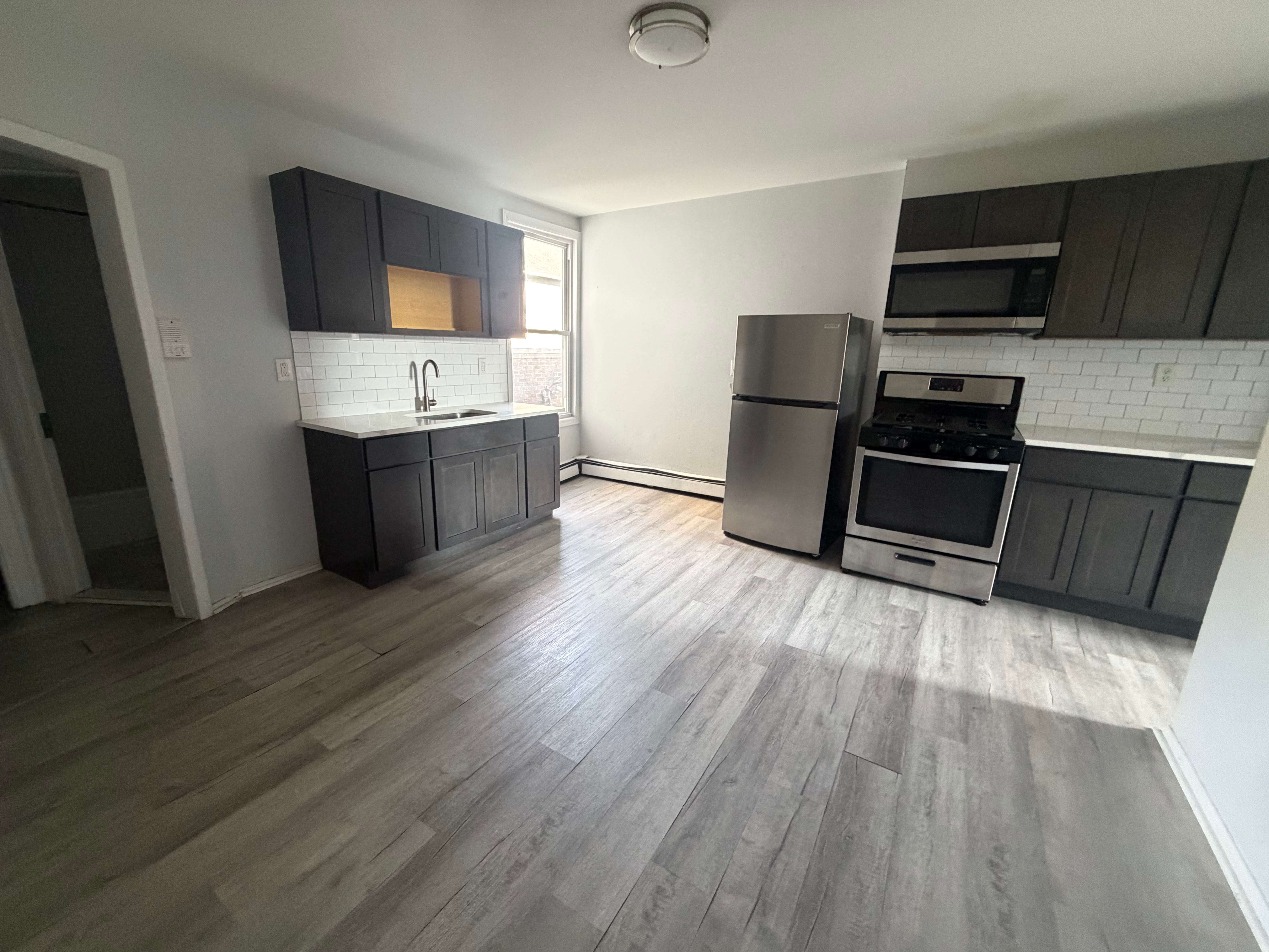 970 Broadway – photo 1