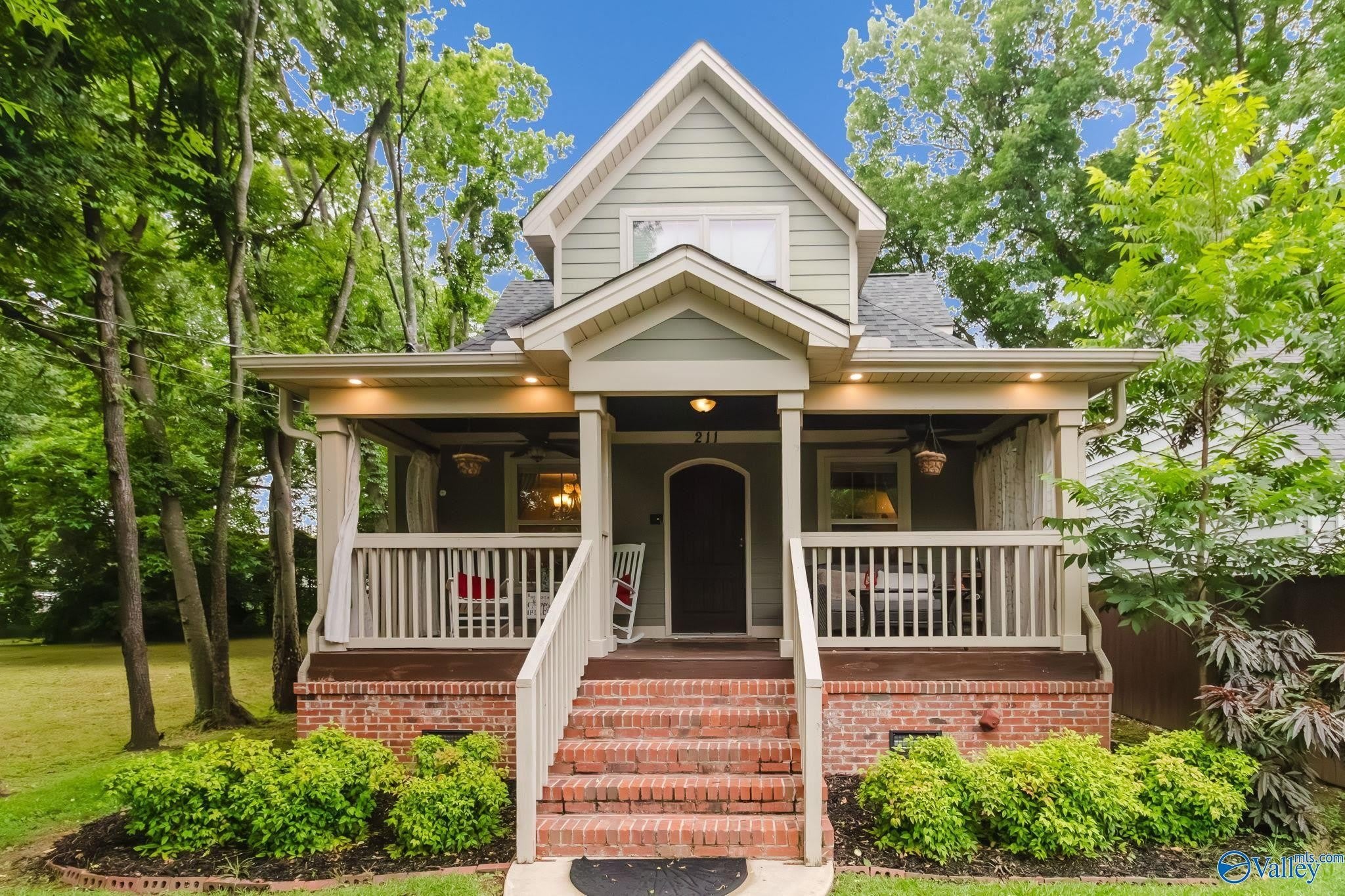 211 Ward Avenue NE – photo 1